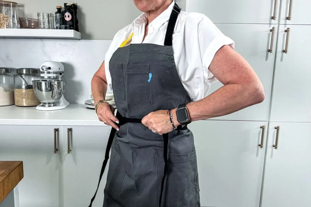 How to Tie an Apron in Front