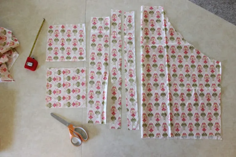 Cut the fabric to sew an apron