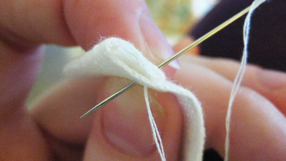 For hand-stitching apron