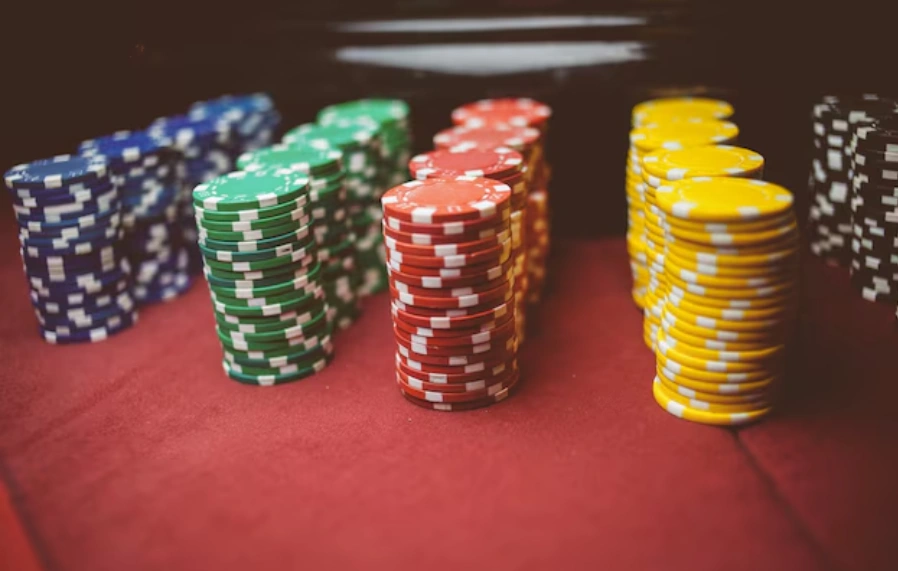 How many poker chips