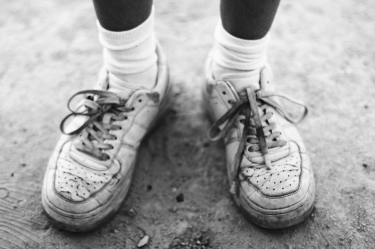 How to Clean White Sneakers-4