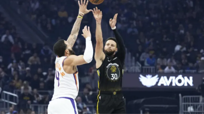 Basketball Players Wear Arm Sleeves (3)
